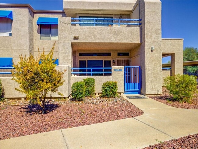 Building Photo - Highly desirable Summer Tree community featuring a 2bedroom 2bathroom ground-floor condo!