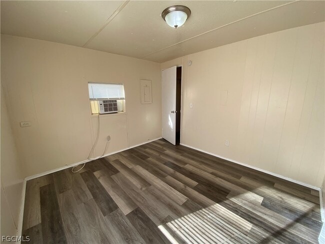 Building Photo - 7877 Suncoast Dr