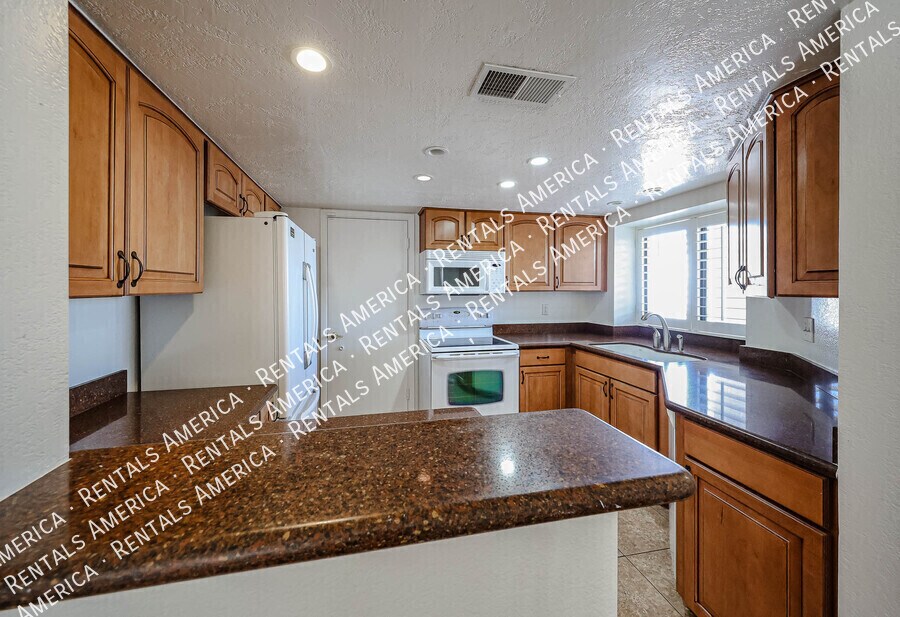 Building Photo - 3301 E Wescott Dr