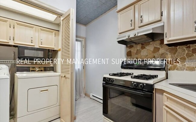 Building Photo - 3019 Tilton St