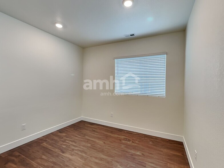 Building Photo - 334 N Addison Way