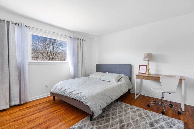 Building Photo - 17 Bruin Dr
