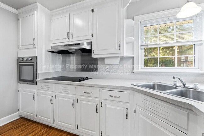 Building Photo - 4900 Briarwood Ln
