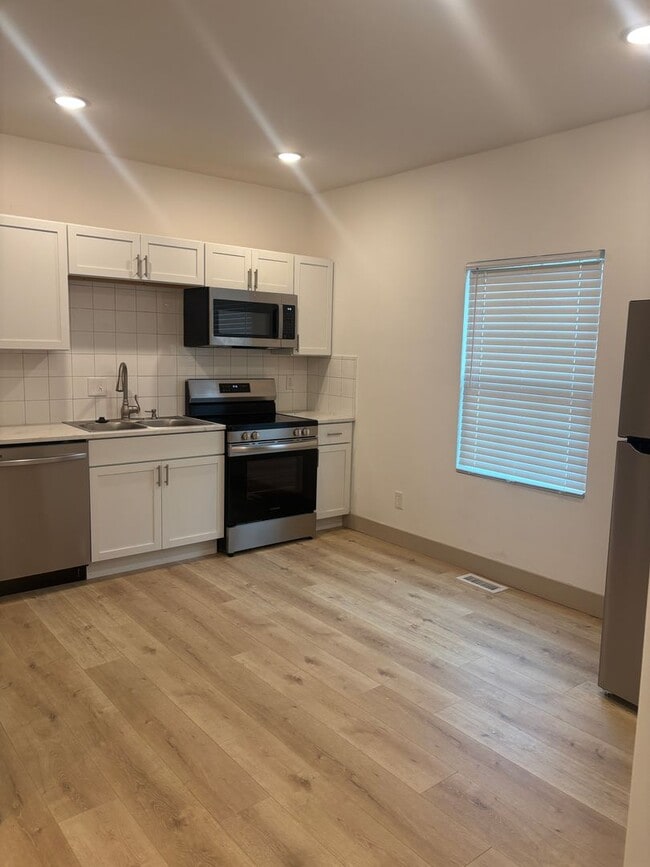 Building Photo - 308 W Worley St