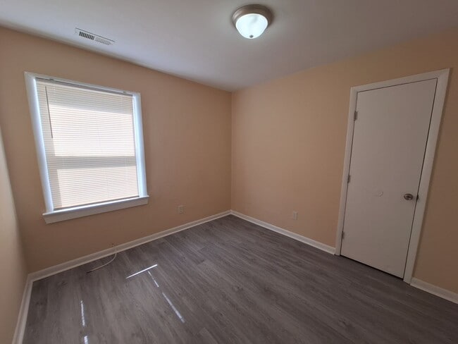 Building Photo - Single Family Home