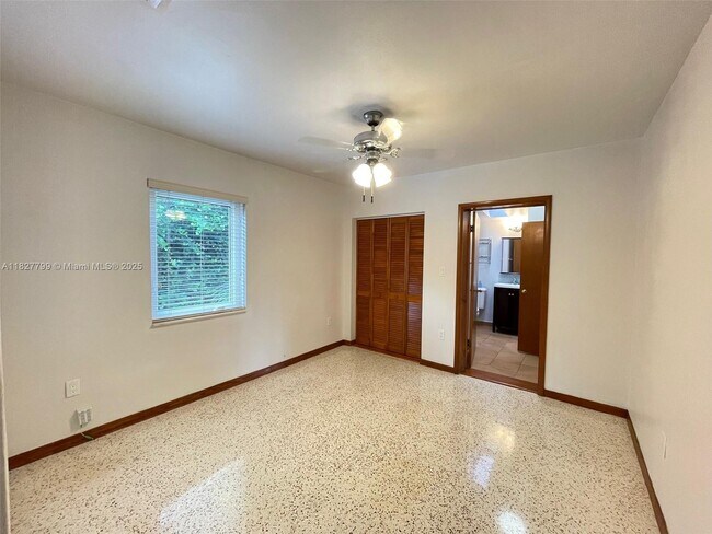 Building Photo - 2920 SW 60th Ct