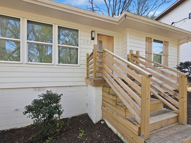 Building Photo - COMING SOON! Gorgeous 3 Bedroom 2 Bath ranch in Venetian Hills