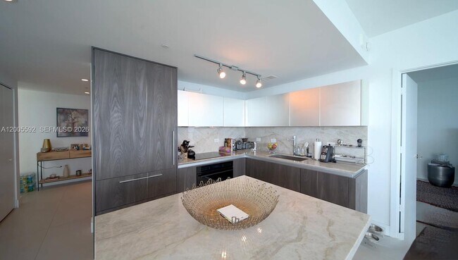 Building Photo - 3131 NE 7th Ave