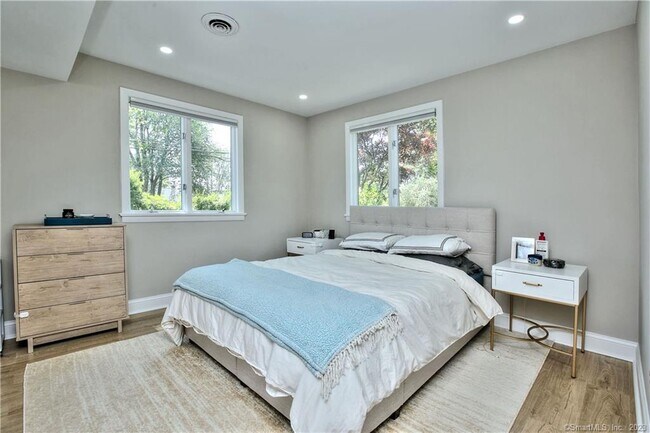 Building Photo - 42 Barberry Rd