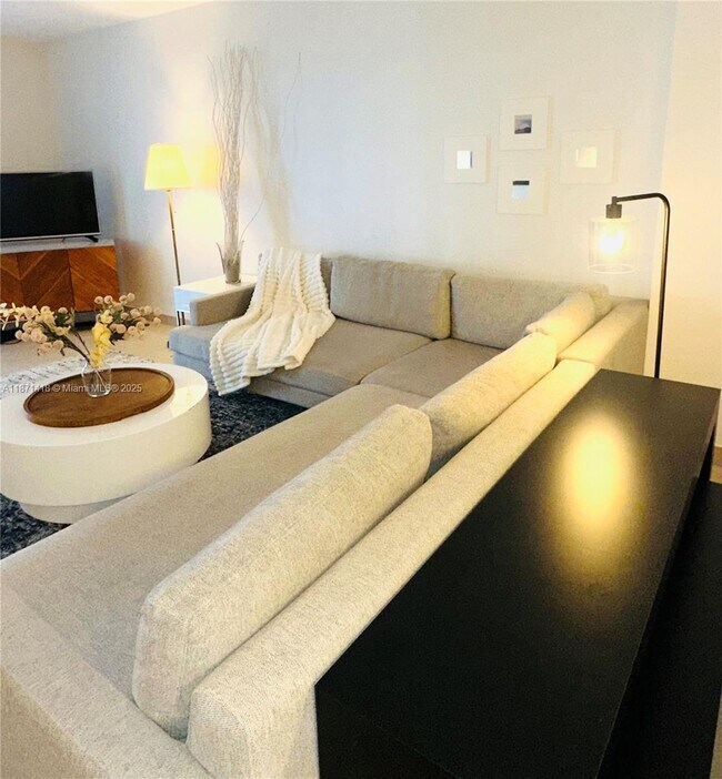 Building Photo - 2301 Collins Ave