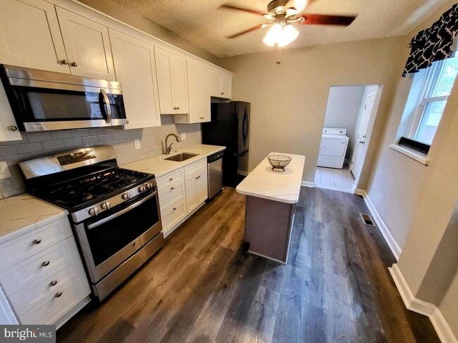 Building Photo - 2237 Federal St