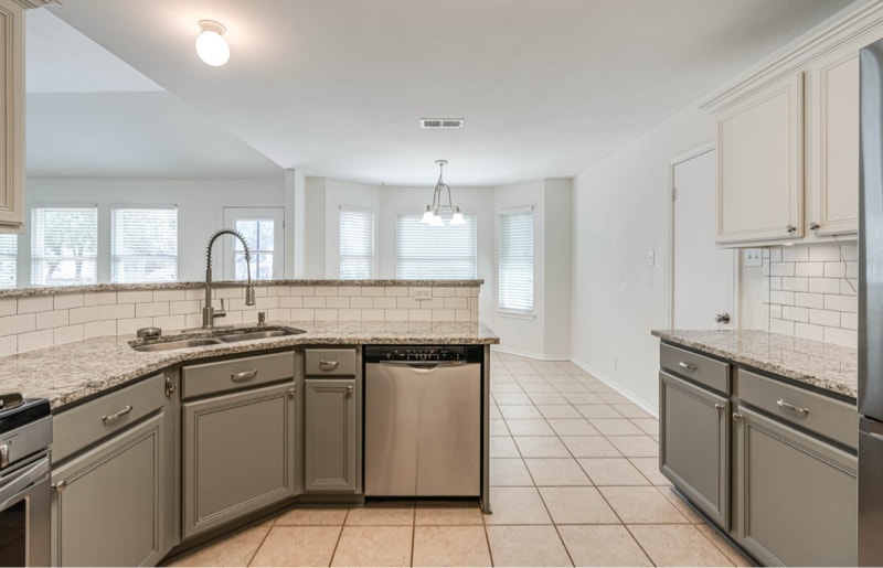 Building Photo - 15718 Knollrun