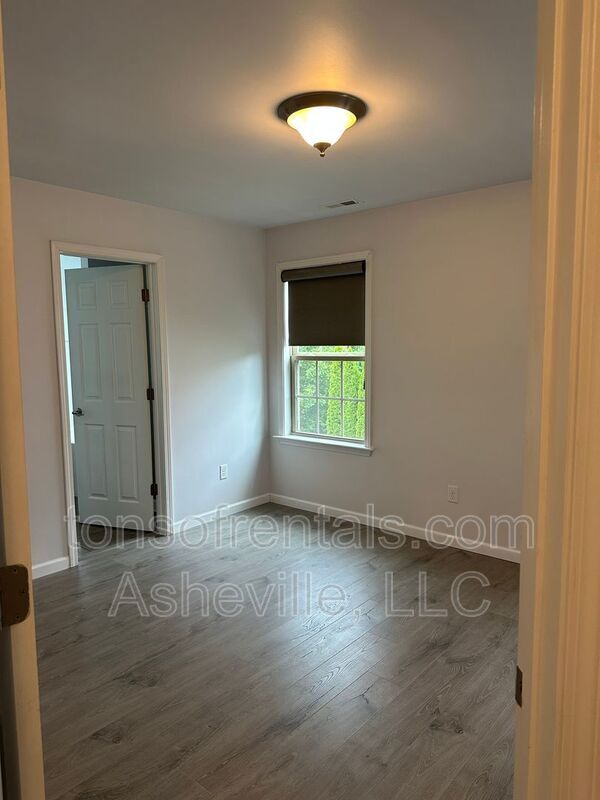 Building Photo - 33 Mallard Run Dr