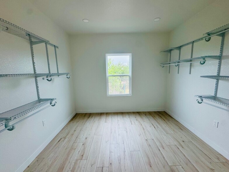 Building Photo - 387 Old Lockhart Rd