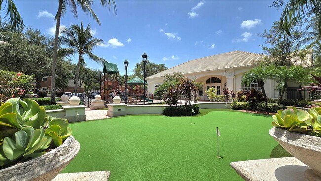 Building Photo - 1307 Myrtlewood Cir E