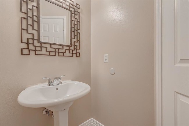 Building Photo - 17010 Grampin Dr