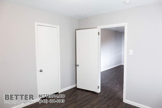Building Photo - Tastefully Updated 2 Bedroom Home with Garage