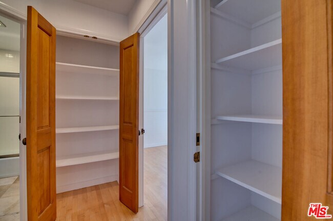 Building Photo - 127 Abalone Ave