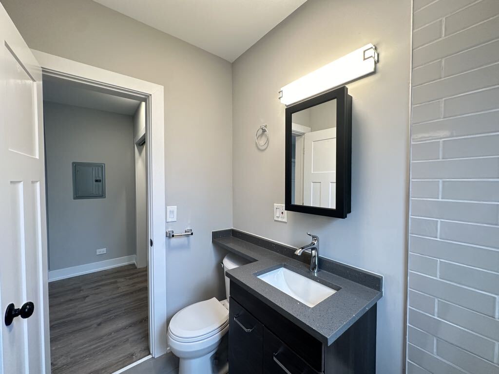 Building Photo - 4551 N Damen Ave