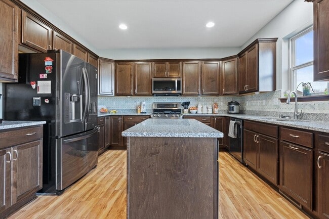 Building Photo - N42W22770 Beacon Ct