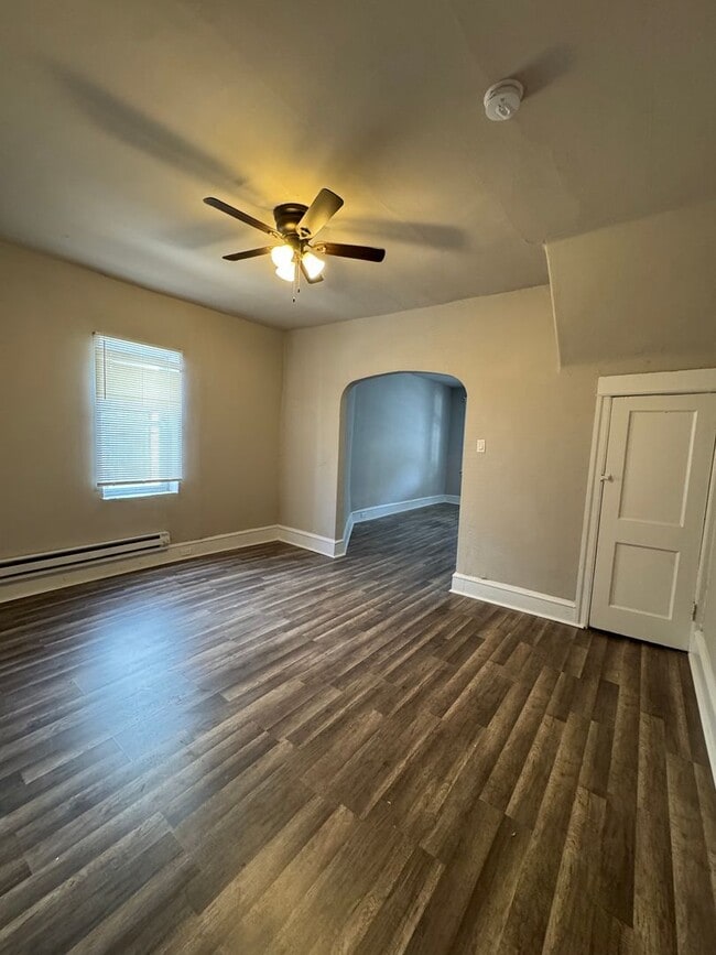 Building Photo - Spacious 3-Bedroom Home in Elmwood Park — ...