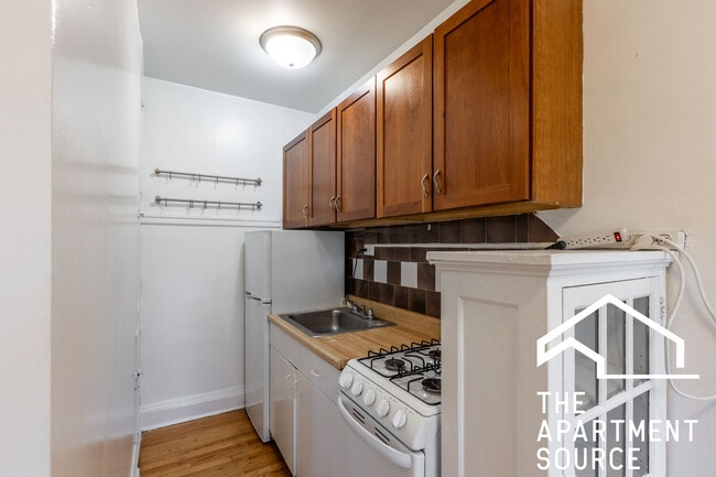 Building Photo - 4631 N Paulina St