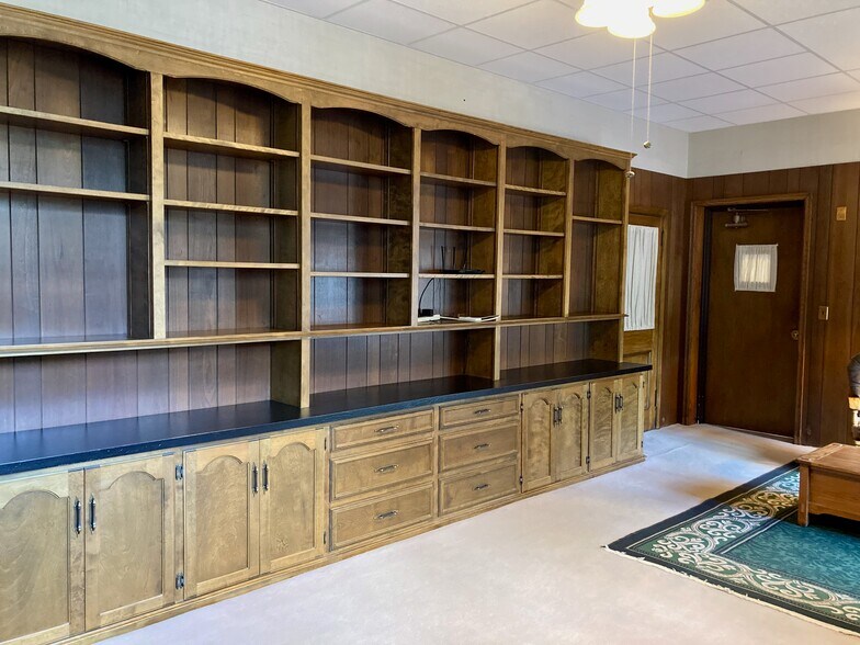 Lots of shelves and drawers - 1915 Logan Ave S