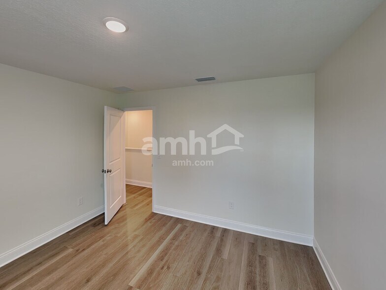 Building Photo - 5678 Oesterle Rd