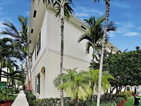 Building Photo - 497 NW 31st Ave
