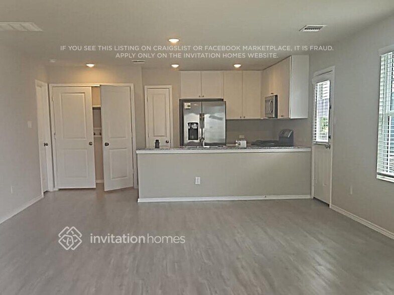 Building Photo - 7319 Avila Vis