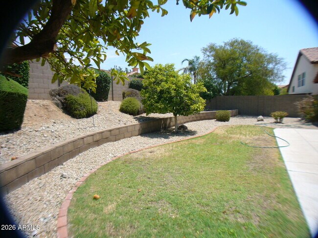 Building Photo - 2838 E Calavar Rd