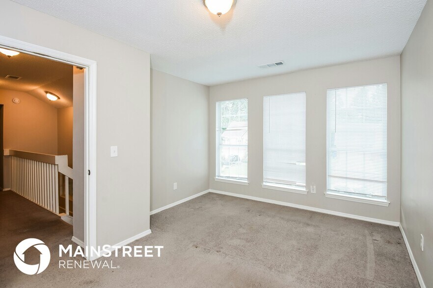 Building Photo - 492 Crestwood Ct