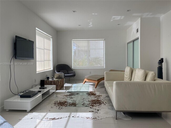 Building Photo - 1460 Ocean Dr