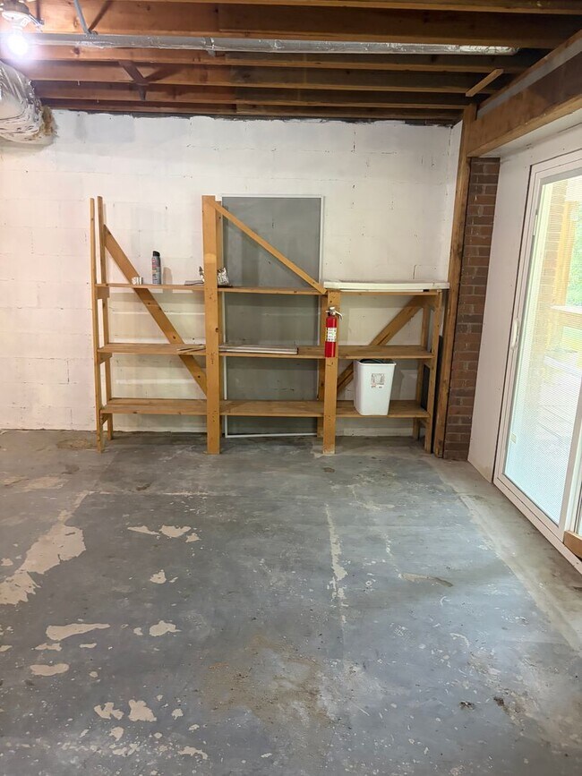 Building Photo - Cross Lanes Townhouse