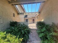 Building Photo - 6 Willowgrove