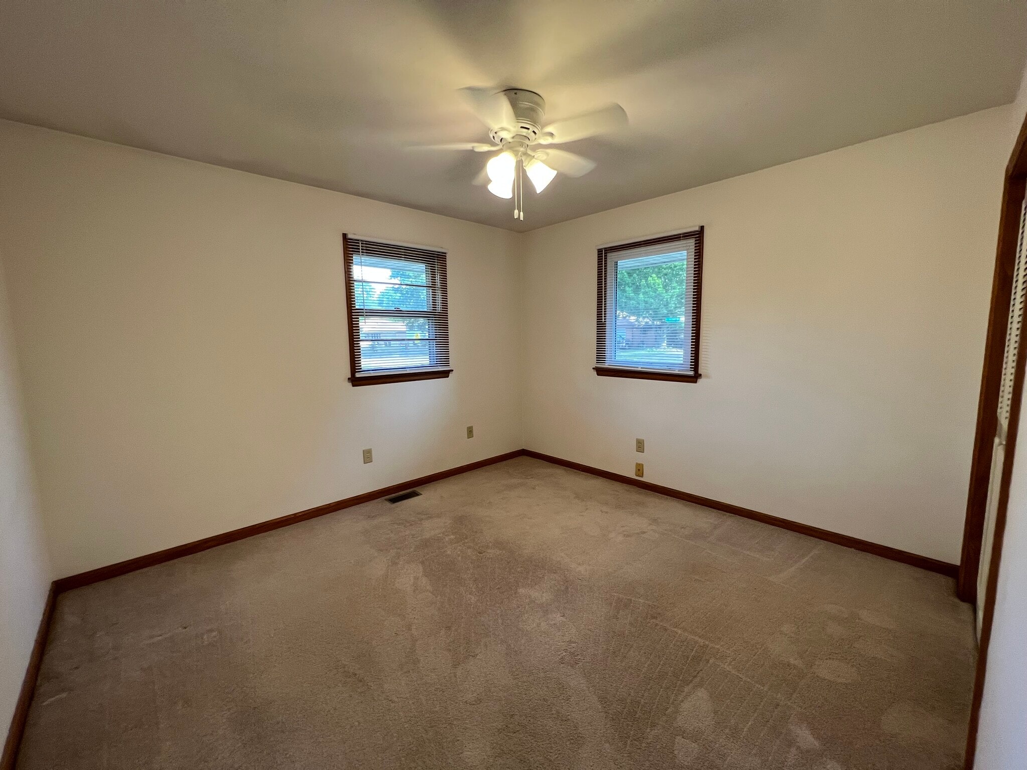 Building Photo - 2102 Pond St