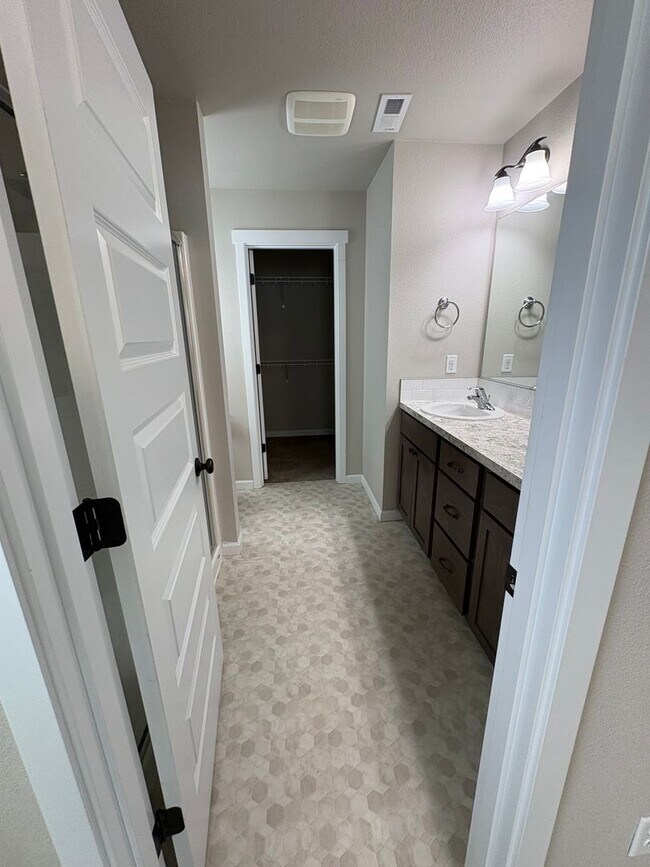 Building Photo - Home for Rent in Quincy