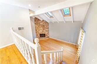 Building Photo - 2421 Vanderbilt Ln