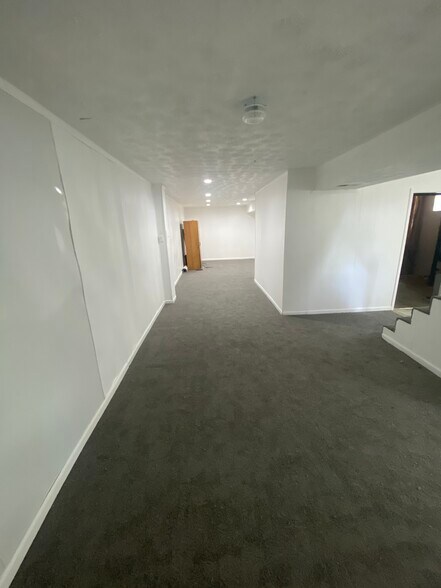 Building Photo - 391 Lancelot Ln