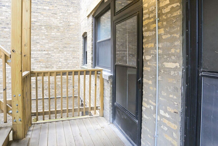 Building Photo - 3501 N Greenview Ave