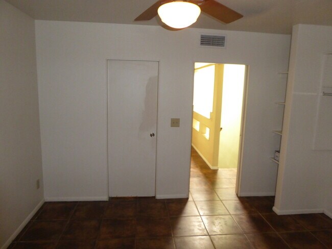 Building Photo - 820 W University Dr