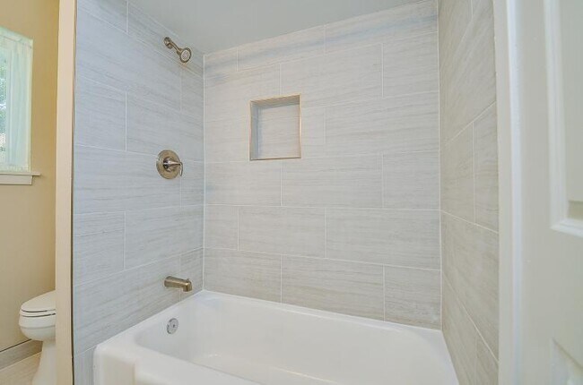 Building Photo - 8330 Waterbury Dr
