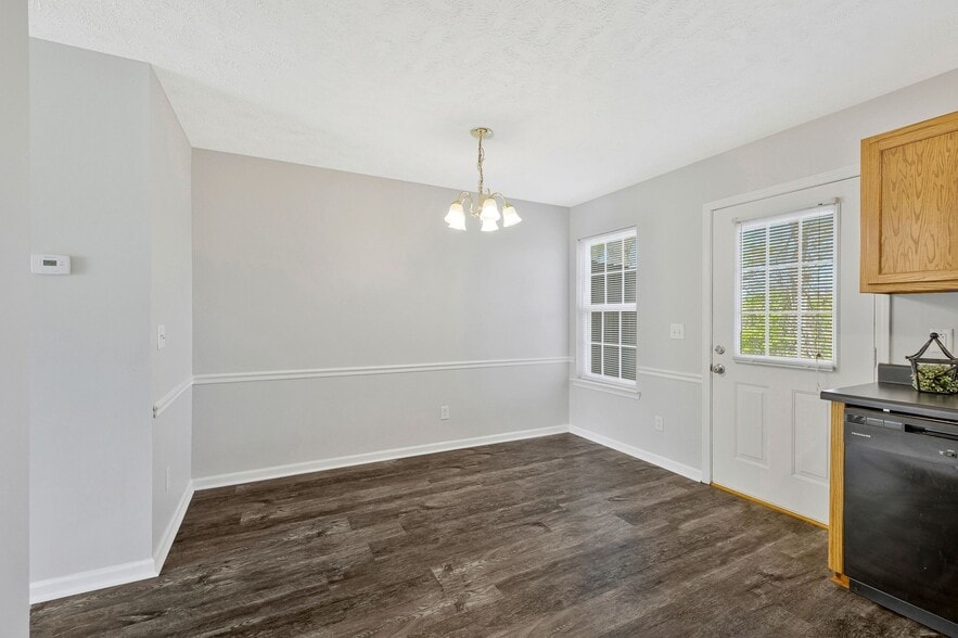 Building Photo - 1513 Center Pointe Dr