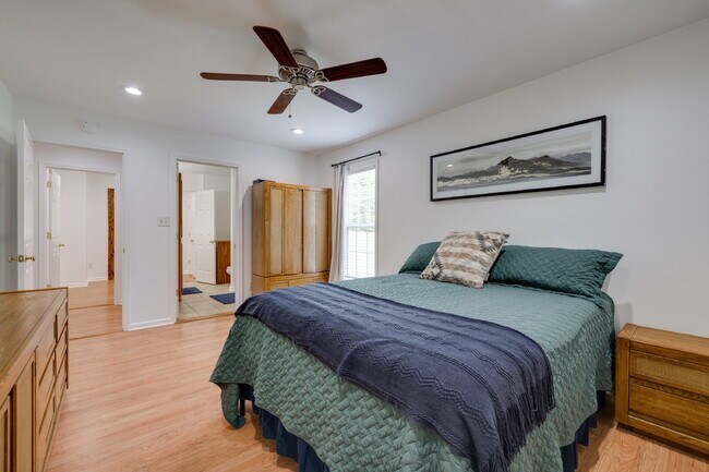Building Photo - "Charming 2-Bedroom Furnished Retreat with Spacious Layout and 2.5 Baths in York, SC!"