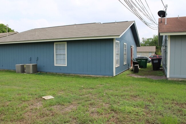 Building Photo - 2-Bedroom Duplex in Edison