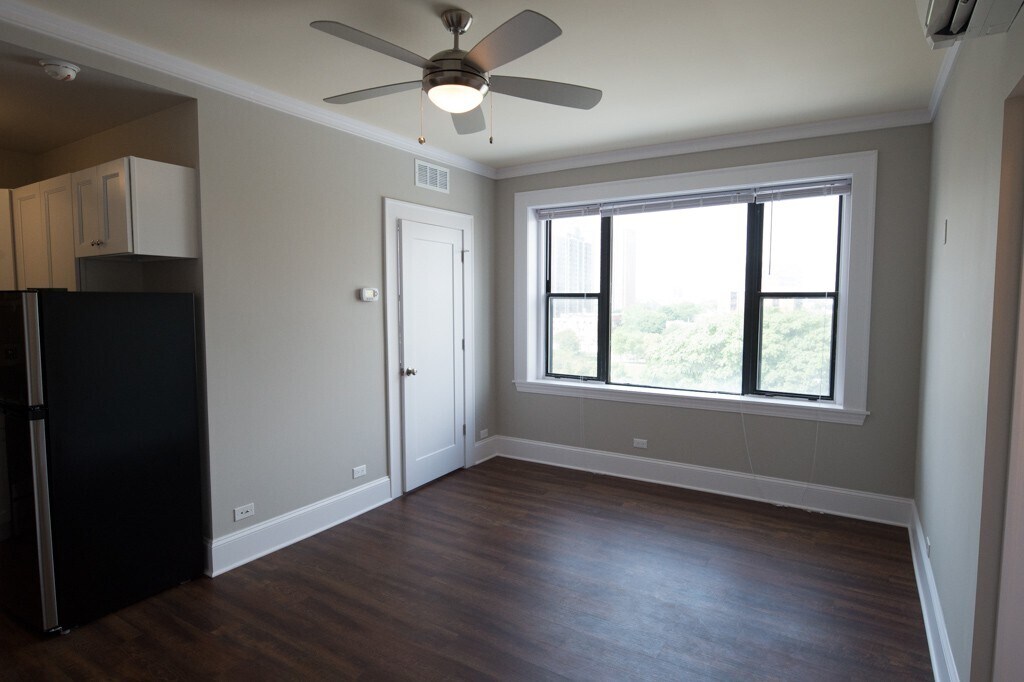 Building Photo - 817 W Lakeside Pl
