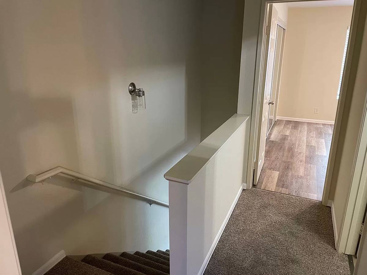 Building Photo - 2977 Mendoza Dr