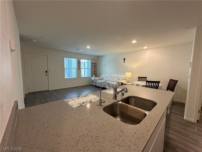 Building Photo - 4926 Fern Mesa Ave