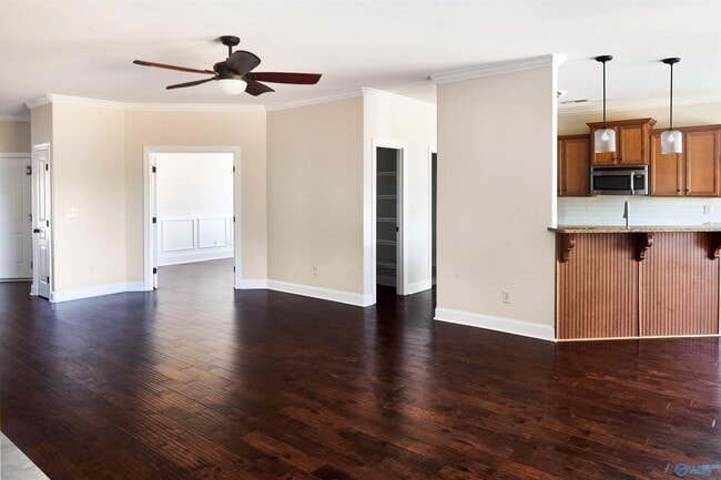 Building Photo - 115 Somer Creek Ln