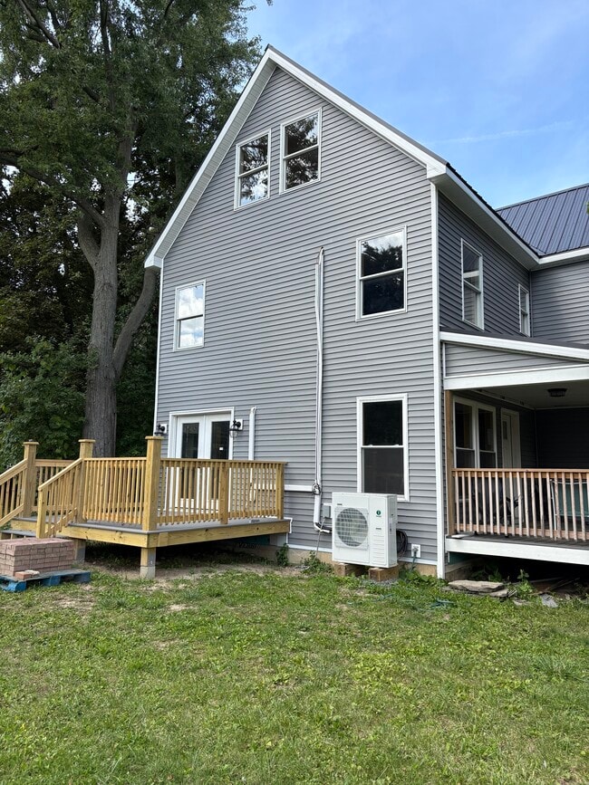 Building Photo - 8406 Leroy St